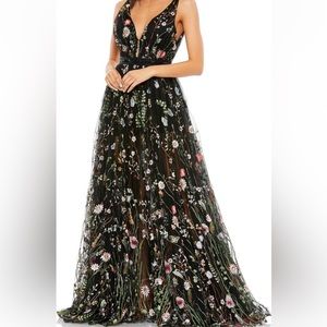 Mac Duggal Plunging Floral Net A Line G size 16 NWT